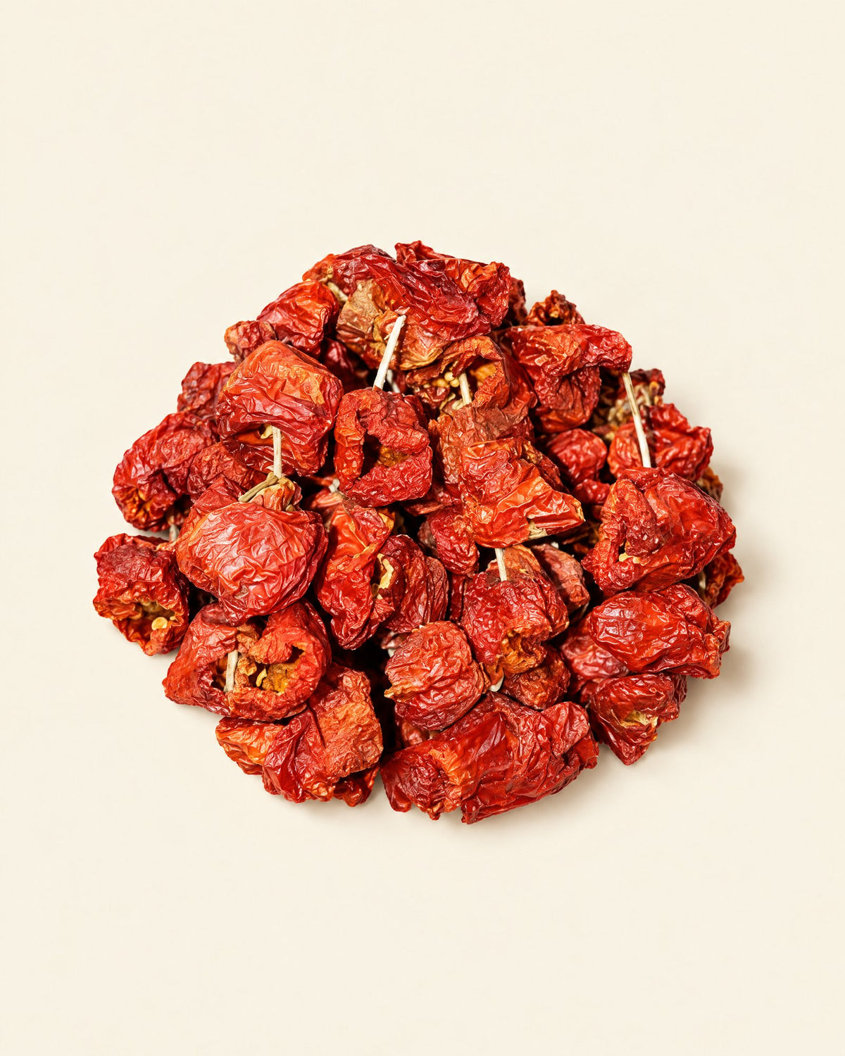 Getrocknete milde Paprika am Band – Kurutulmuş Dolmalık Biber Dizisi